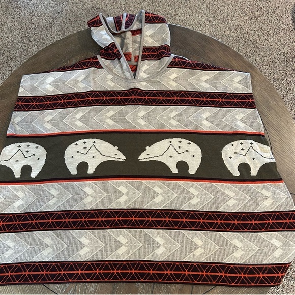 Pendleton Intarsia-Knit Bears Aztec Hooded Poncho - Picture 3 of 14